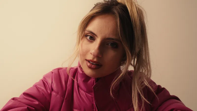 Feliz 20 e Poucos – Gabriela Costa — frame 6